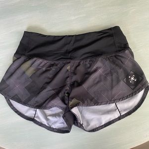 TWL athletic shorts 2.5” motion
